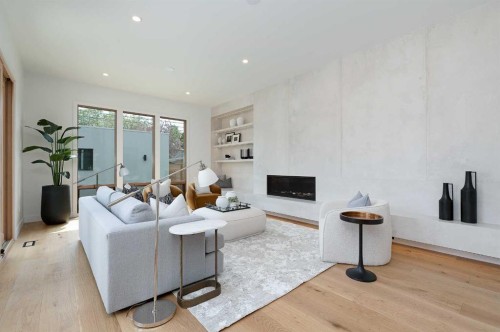 517 28 Avenue Nw, Calgary, AB - Indoor Photo Showing Living Room With Fireplace