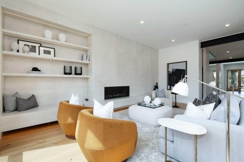 517 28 Avenue Nw, Calgary, AB - Indoor Photo Showing Living Room With Fireplace
