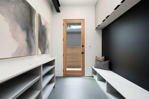 517 28 Avenue Nw, Calgary, AB - Indoor Photo Showing Other Room