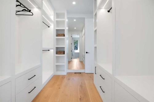 517 28 Avenue Nw, Calgary, AB - Indoor Photo Showing Other Room