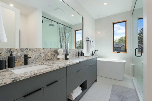 517 28 Avenue Nw, Calgary, AB - Indoor Photo Showing Bathroom