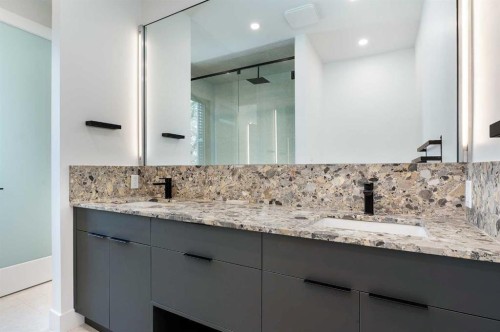 517 28 Avenue Nw, Calgary, AB - Indoor Photo Showing Bathroom