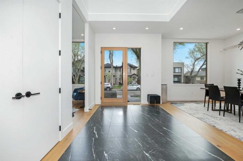 517 28 Avenue Nw, Calgary, AB - Indoor