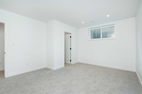 517 28 Avenue Nw, Calgary, AB - Indoor Photo Showing Other Room