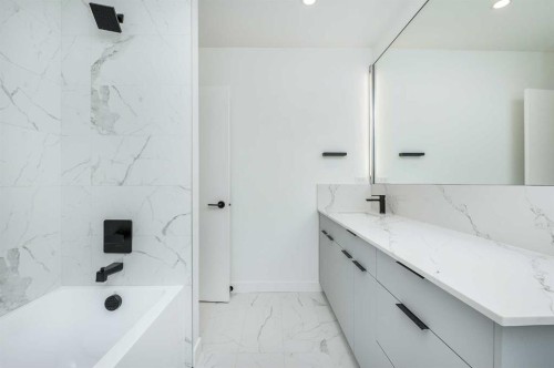 517 28 Avenue Nw, Calgary, AB - Indoor Photo Showing Bathroom