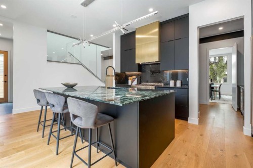 517 28 Avenue Nw, Calgary, AB - Indoor Photo Showing Kitchen With Upgraded Kitchen