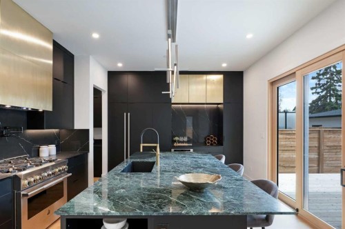 517 28 Avenue Nw, Calgary, AB - Indoor Photo Showing Kitchen With Upgraded Kitchen