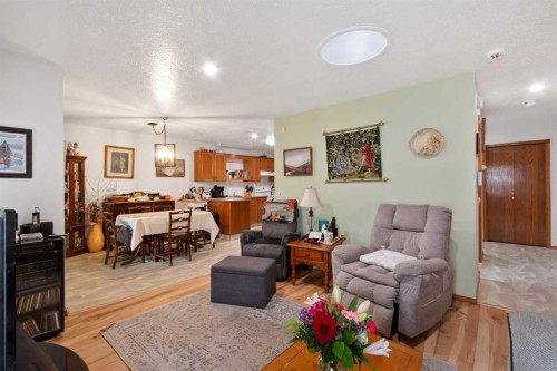4102 Silverpark Estates Close, Olds, AB - Indoor Photo Showing Living Room