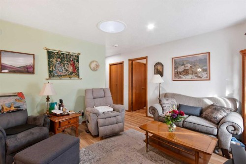 4102 Silverpark Estates Close, Olds, AB - Indoor Photo Showing Living Room