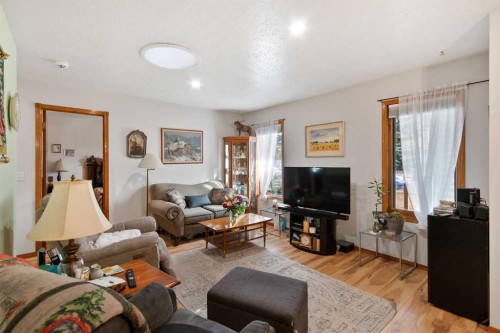 4102 Silverpark Estates Close, Olds, AB - Indoor Photo Showing Living Room