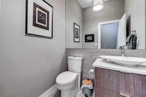 100 Burma Star Road Sw, Calgary, AB - Indoor Photo Showing Bathroom