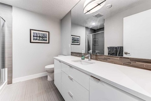 100 Burma Star Road Sw, Calgary, AB - Indoor Photo Showing Bathroom