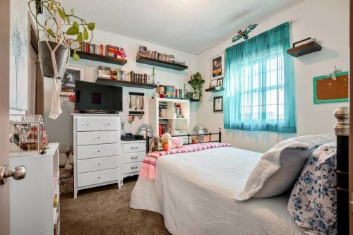 77 Elgin Meadows Manor Se, Calgary, AB - Indoor Photo Showing Bedroom