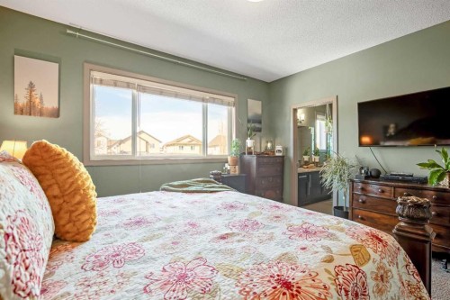 77 Elgin Meadows Manor Se, Calgary, AB - Indoor Photo Showing Bedroom