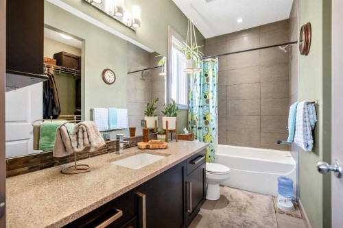 77 Elgin Meadows Manor Se, Calgary, AB - Indoor Photo Showing Bathroom