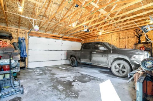 77 Elgin Meadows Manor Se, Calgary, AB - Indoor Photo Showing Garage