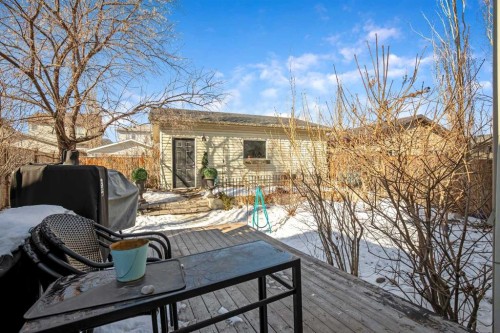 77 Elgin Meadows Manor Se, Calgary, AB - Outdoor