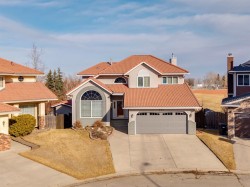 163 Edgebrook Close NW Calgary, AB T3A 4Z9