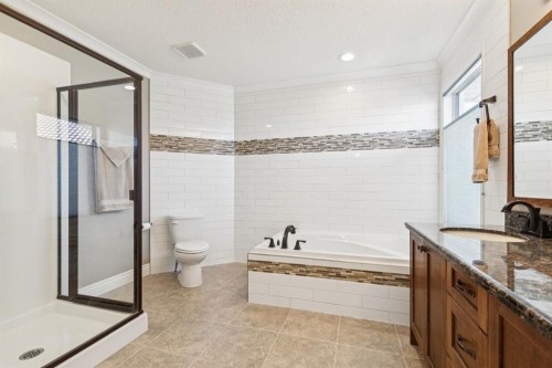 163 Edgebrook Close Nw, Calgary, AB - Indoor Photo Showing Bathroom