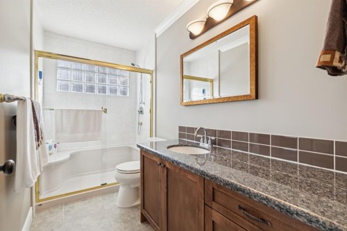 163 Edgebrook Close Nw, Calgary, AB - Indoor Photo Showing Bathroom