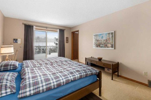 124 Strathbury Circle Sw, Calgary, AB - Indoor Photo Showing Bedroom