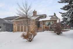 124 Strathbury Circle SW Calgary, AB T3H 1P9