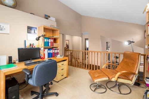 124 Strathbury Circle Sw, Calgary, AB - Indoor Photo Showing Office