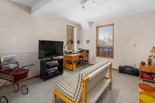 124 Strathbury Circle Sw, Calgary, AB - Indoor