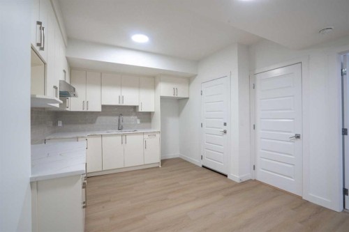 212 Lakewood Crescent, Strathmore, AB - Indoor Photo Showing Kitchen