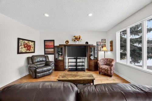 91 Hawkley Valley Road Nw, Calgary, AB - Indoor Photo Showing Living Room