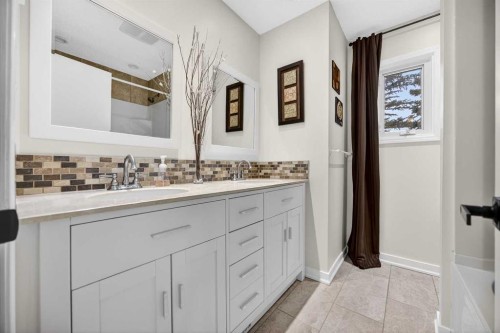 91 Hawkley Valley Road Nw, Calgary, AB - Indoor Photo Showing Bathroom
