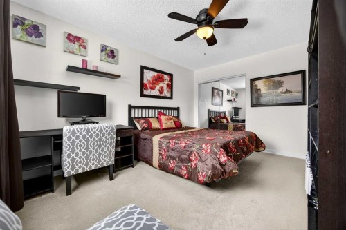 91 Hawkley Valley Road Nw, Calgary, AB - Indoor Photo Showing Bedroom
