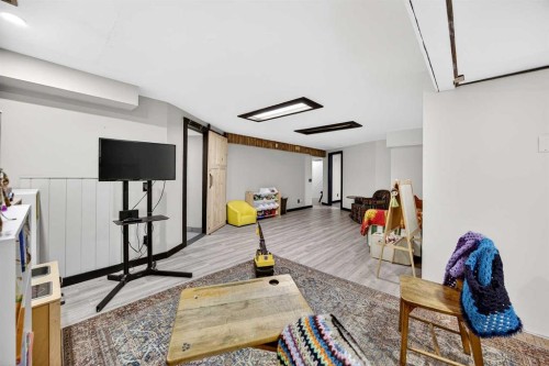 100 Strathcona Close Sw, Calgary, AB - Indoor Photo Showing Other Room