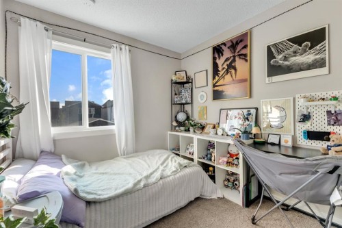 117 Howse Lane Ne, Calgary, AB - Indoor Photo Showing Bedroom