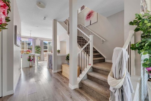 117 Howse Lane Ne, Calgary, AB - Indoor Photo Showing Other Room