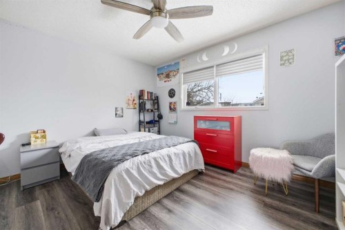 46 Sunset Way Se, Calgary, AB - Indoor Photo Showing Bedroom