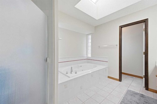 46 Sunset Way Se, Calgary, AB - Indoor