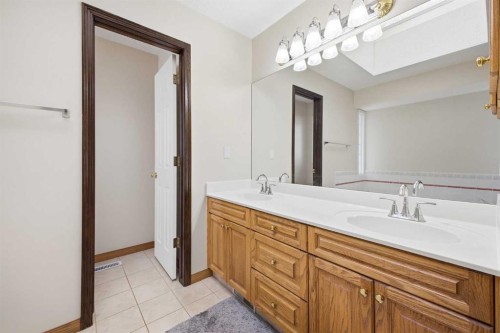 46 Sunset Way Se, Calgary, AB - Indoor Photo Showing Bathroom