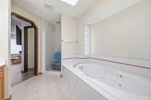 46 Sunset Way Se, Calgary, AB - Indoor Photo Showing Bathroom