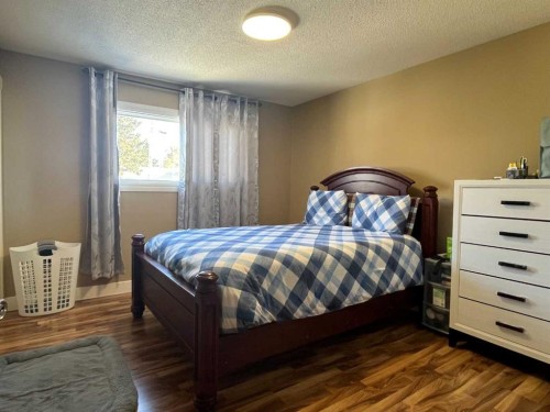 1258 Mardale Drive Ne, Calgary, AB - Indoor Photo Showing Bedroom