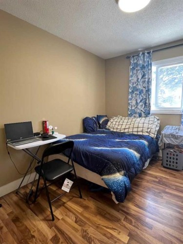 1258 Mardale Drive Ne, Calgary, AB - Indoor Photo Showing Bedroom
