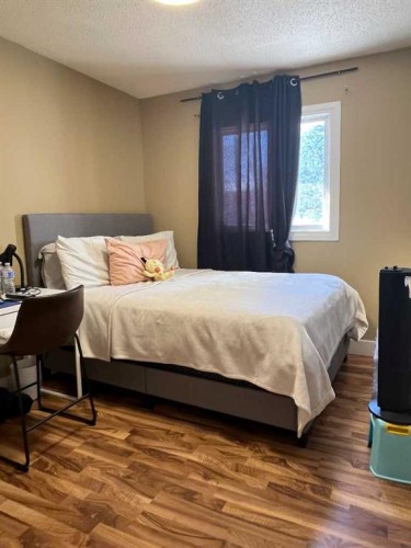 1258 Mardale Drive Ne, Calgary, AB - Indoor Photo Showing Bedroom