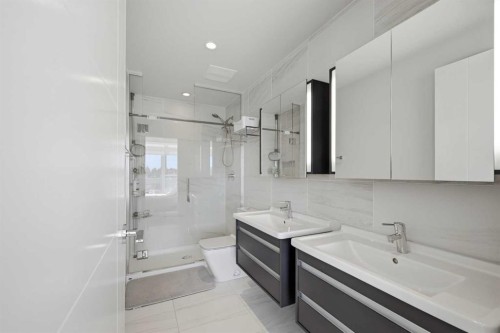 1007-930 16 Avenue Sw, Calgary, AB - Indoor Photo Showing Bathroom