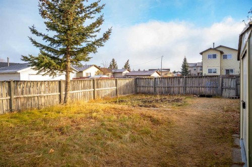 144 Whitmire Road Ne, Calgary, AB - Outdoor
