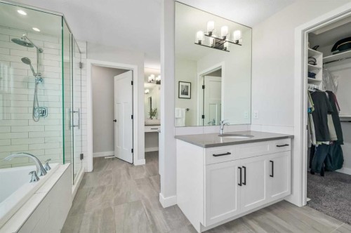 32 Magnolia Heath Se, Calgary, AB - Indoor Photo Showing Bathroom