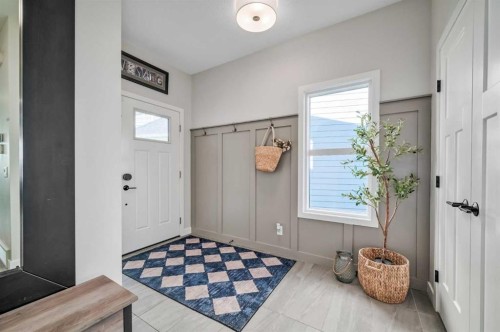 32 Magnolia Heath Se, Calgary, AB - Indoor Photo Showing Other Room