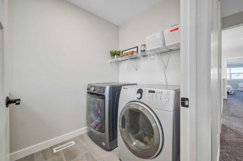 32 Magnolia Heath Se, Calgary, AB - Indoor Photo Showing Laundry Room