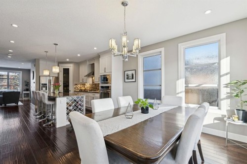 4804 21 Avenue Nw, Calgary, AB - Indoor Photo Showing Dining Room