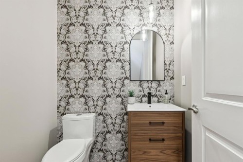 4804 21 Avenue Nw, Calgary, AB - Indoor Photo Showing Bathroom
