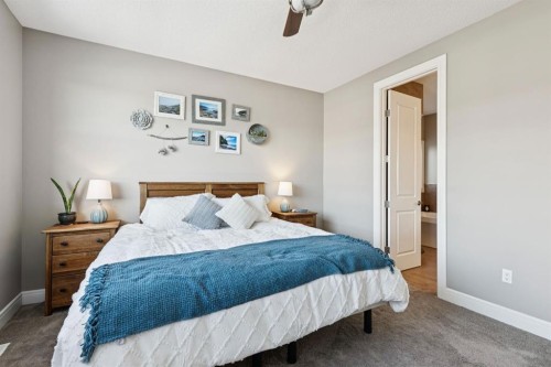 4804 21 Avenue Nw, Calgary, AB - Indoor Photo Showing Bedroom